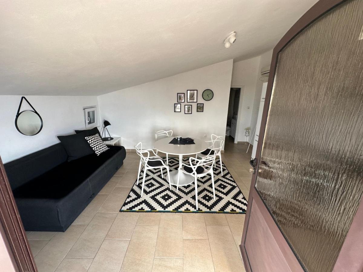 Villa Lorenta Apartments Примоштен Экстерьер фото